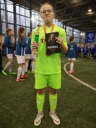  11-летнюю футболистку не хотели допускать до финала первенства России, потому что она девочка. Вмешался РФС 